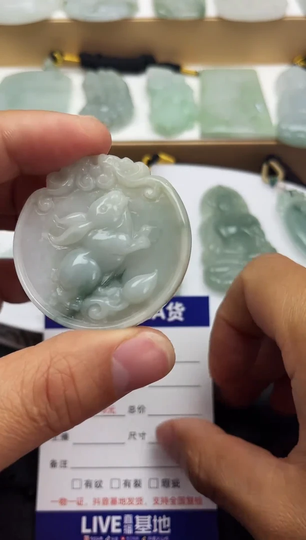 颈饰未镶嵌翡翠