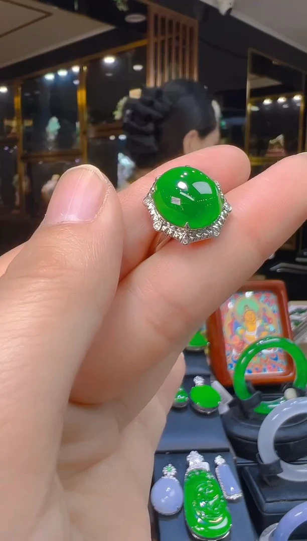 18K金镶嵌戒指翡翠085