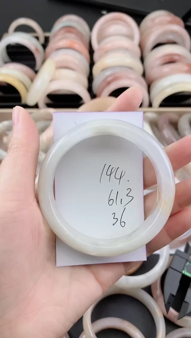 未镶嵌手镯石英质玉144