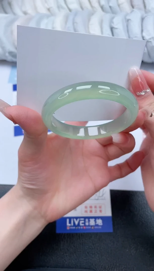 【闪购商品】石英质玉手镯未镶嵌T157-54