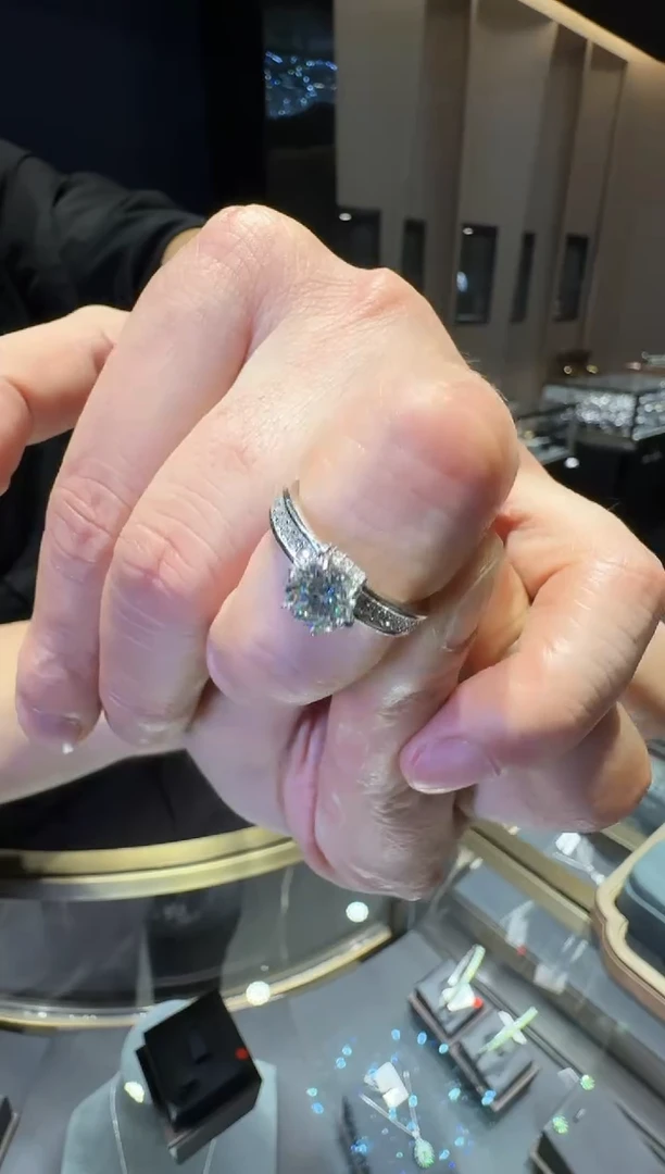 925银合成碳硅石7】