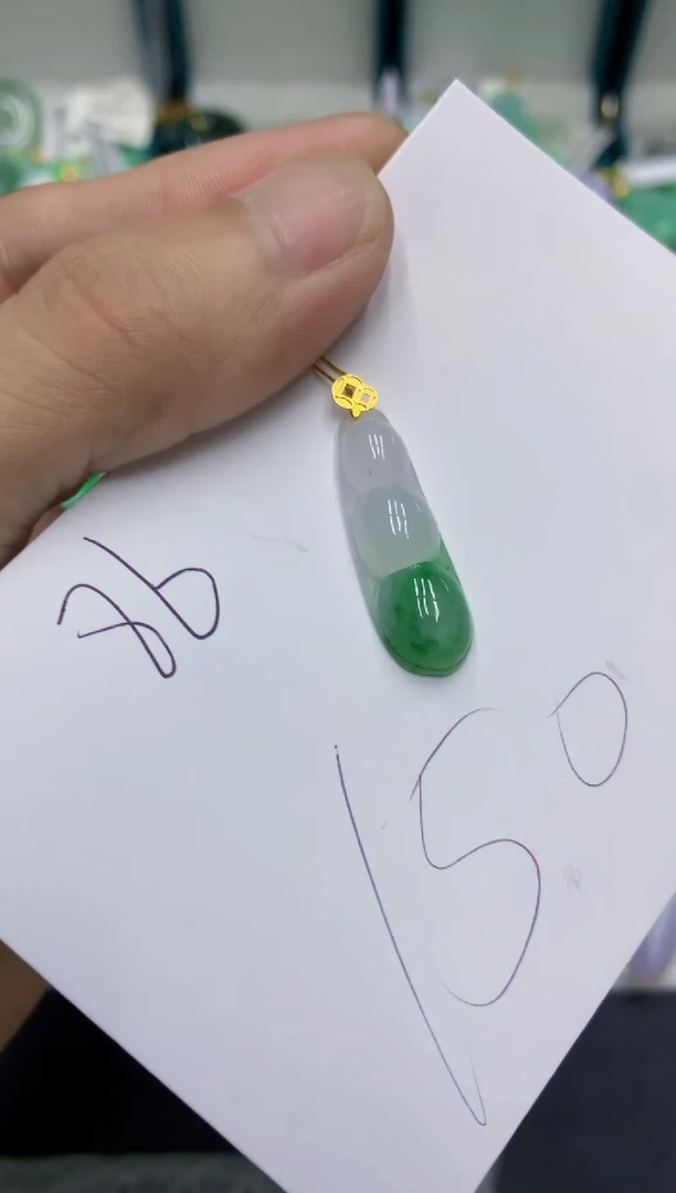 翡翠挂件18K金镶嵌翡翠