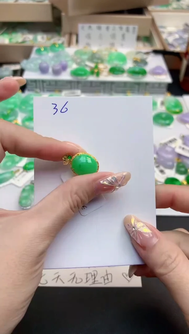 颈饰18K金镶嵌翡翠天然缅甸A货翡翠