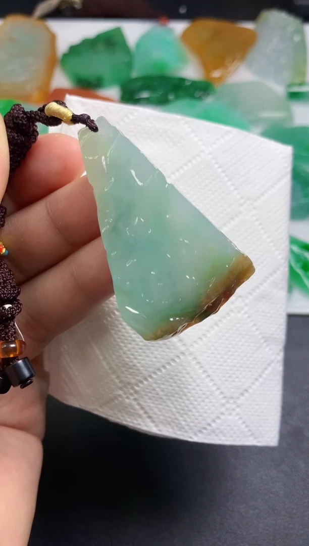 颈饰未镶嵌翡翠