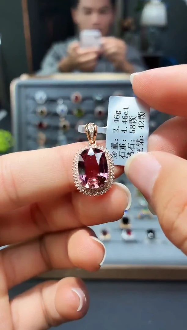 颈饰18K金镶嵌碧玺4.46.