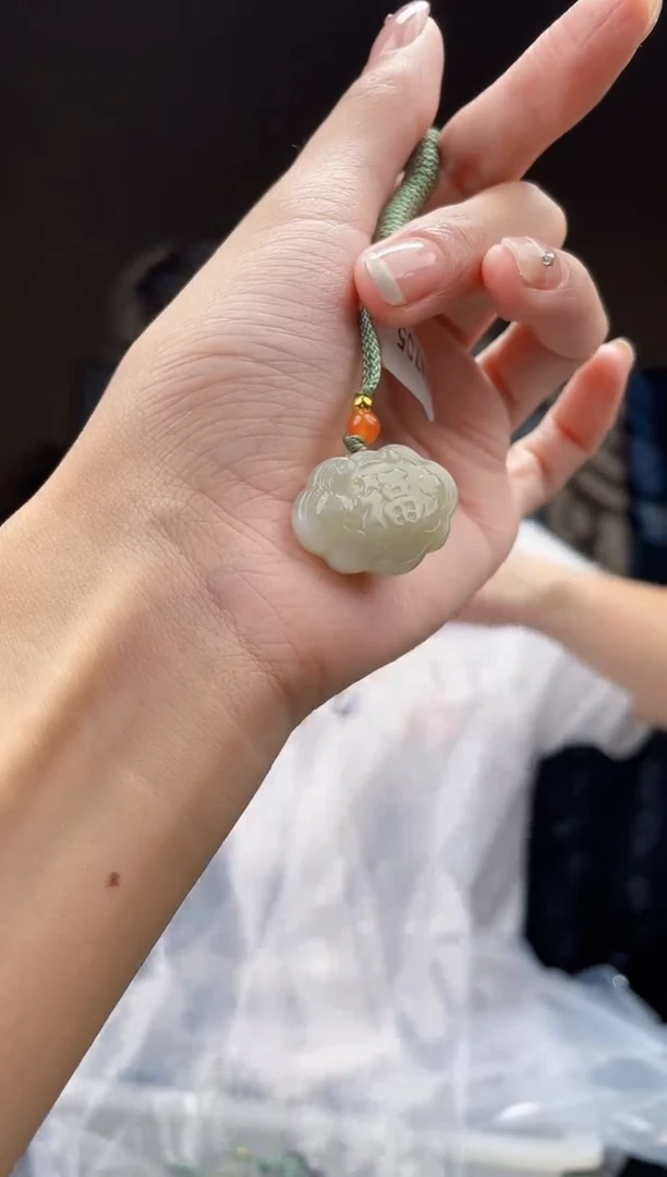 和田玉未镶嵌挂件拍一发一