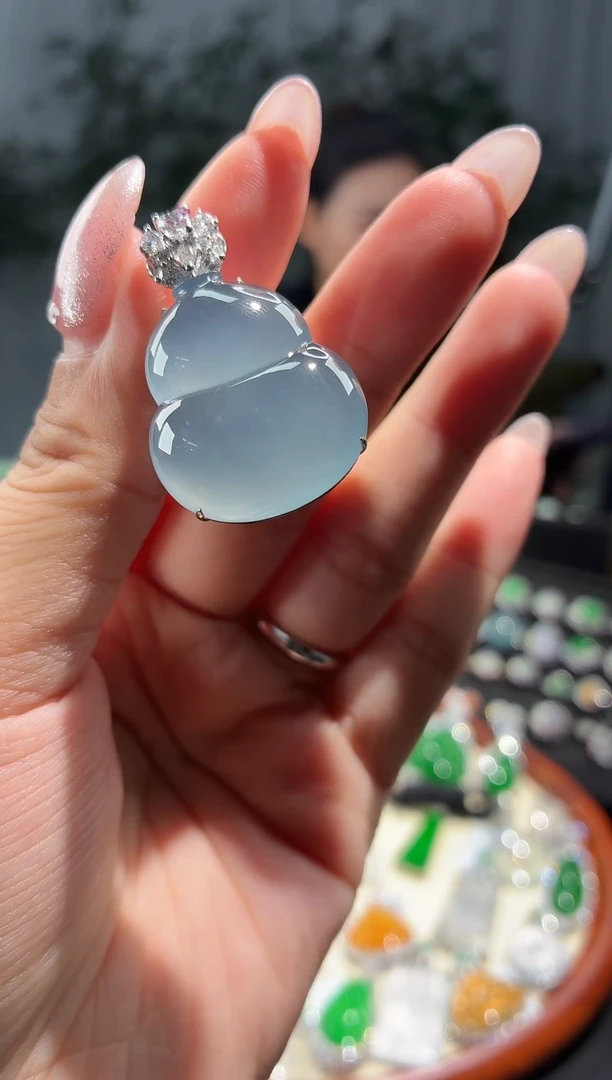 吊坠(不含链)18K金镶嵌翡翠葫芦