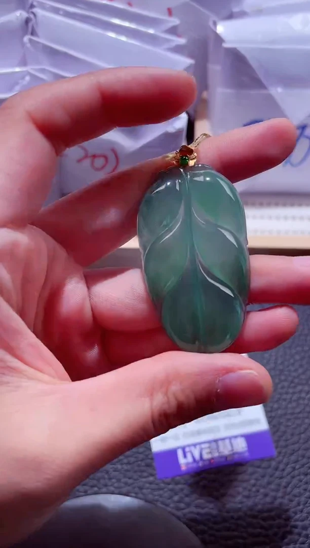 颈饰18K金镶嵌翡翠00000812