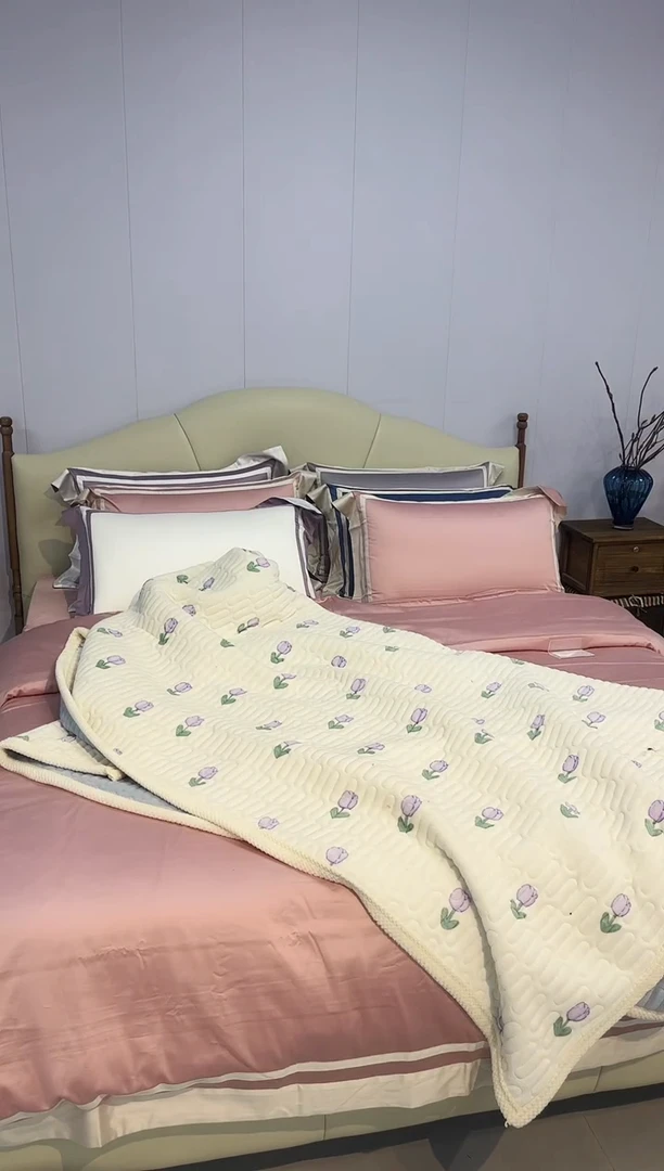 聚酯纤维郁金香牛奶绒超柔软床盖200*230cm（微瑕）