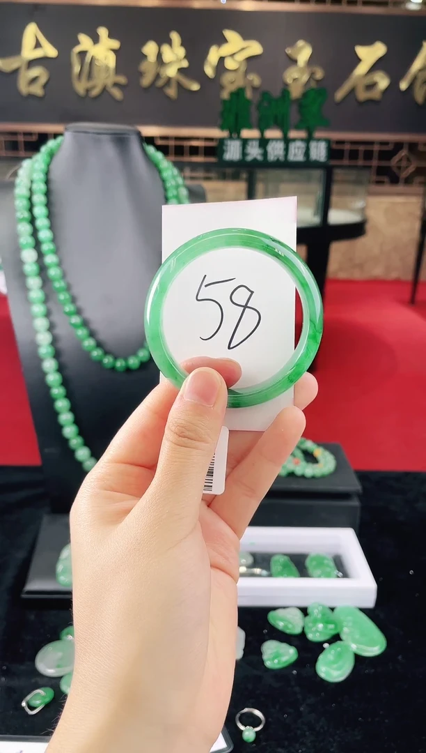 未镶嵌手镯石英质玉（非洲翠）微瑕介意勿拍