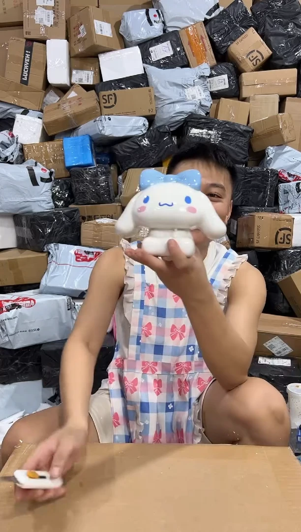 瓷片玉桂狗蹲坐笔筒
