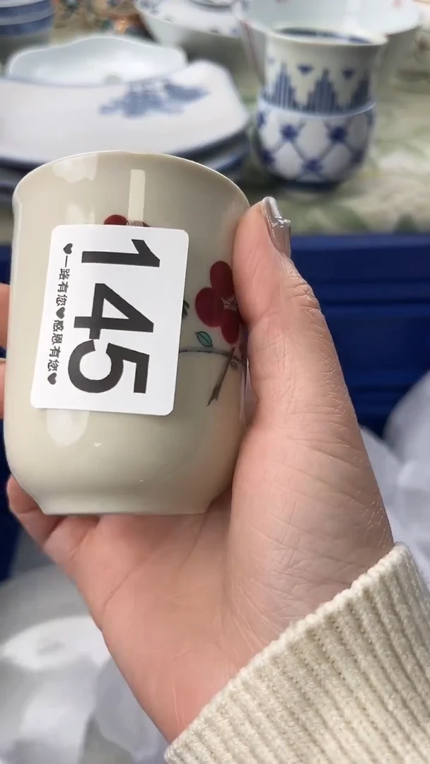 红****?145 瓷器