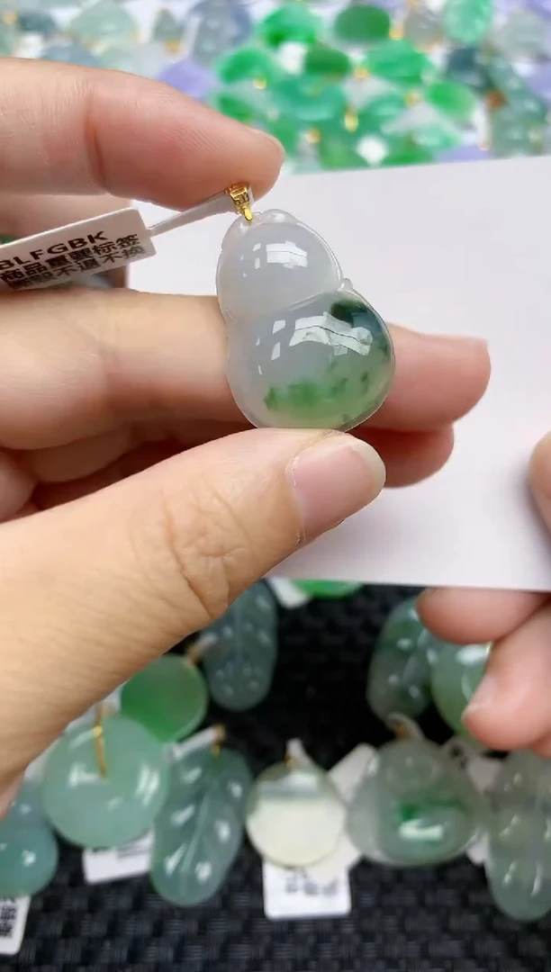 翡翠18K金镶嵌颈饰天然A货翡翠