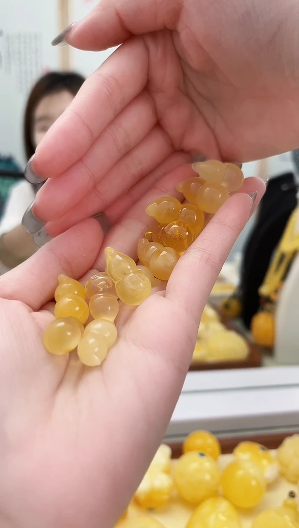 未镶嵌琥珀裸石葫芦吊坠/多样性发其一