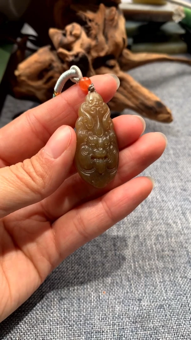 颈饰未镶嵌和田玉挂件