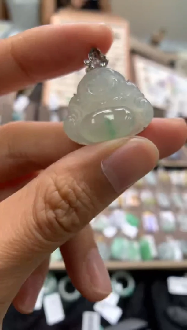 颈饰18K金镶嵌翡翠佛公