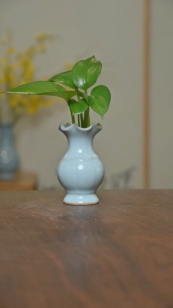 荷叶口瓶 天青 微瑕 朱家汝窑款