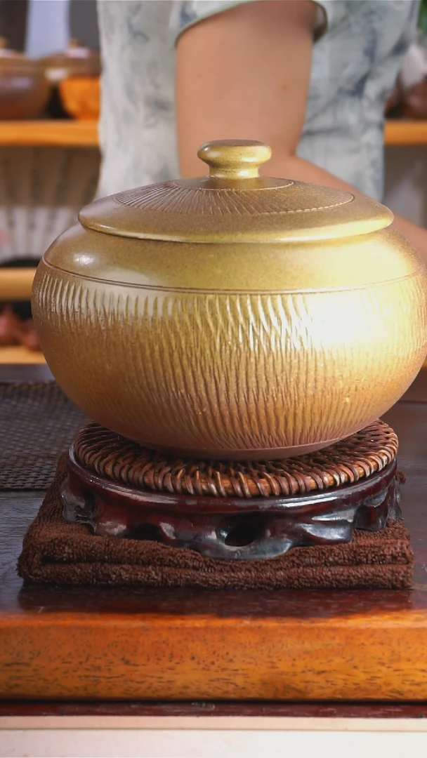 陶少**、茶 叶罐半斤柴烧