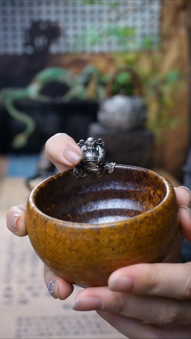 欲山行 足银999财人镶嵌紫砂陶茶杯