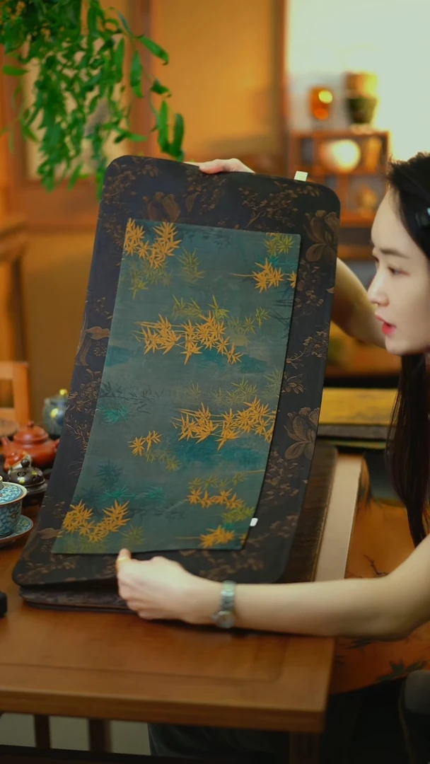 大墨瑟蝴蝶加小金竹