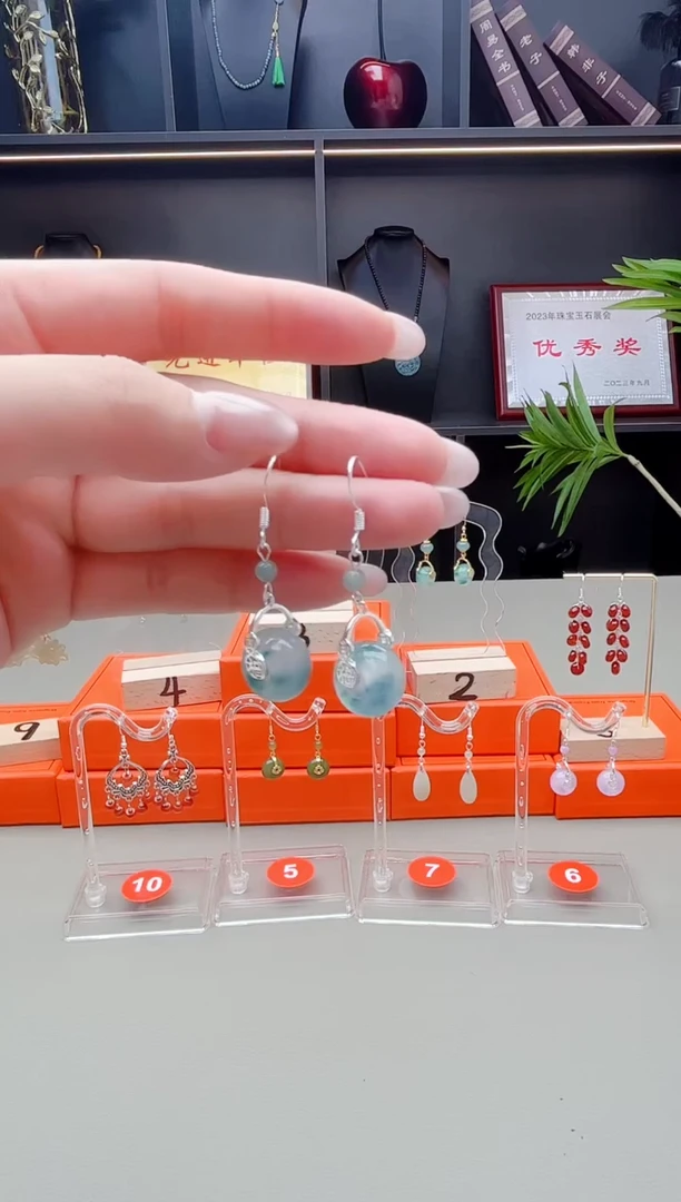 未镶嵌石英质玉（天山翠）耳钉721