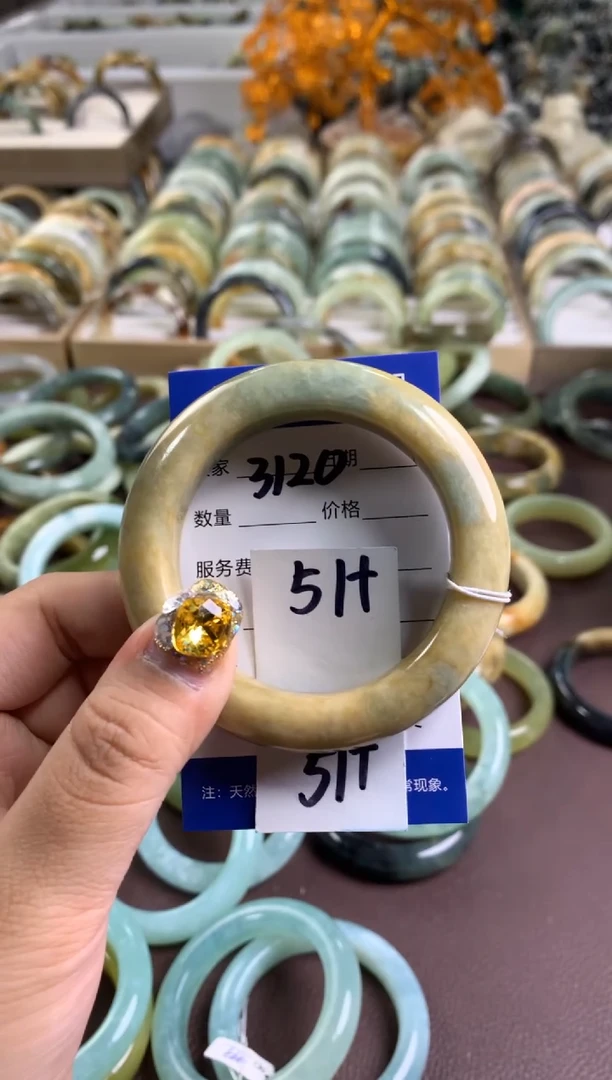 【闪购商品】蛇纹石玉手镯未镶嵌3120