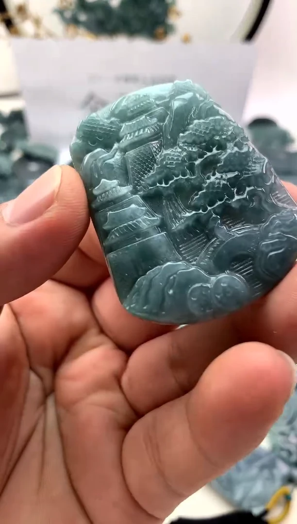 翡翠未镶嵌颈饰山水牌
