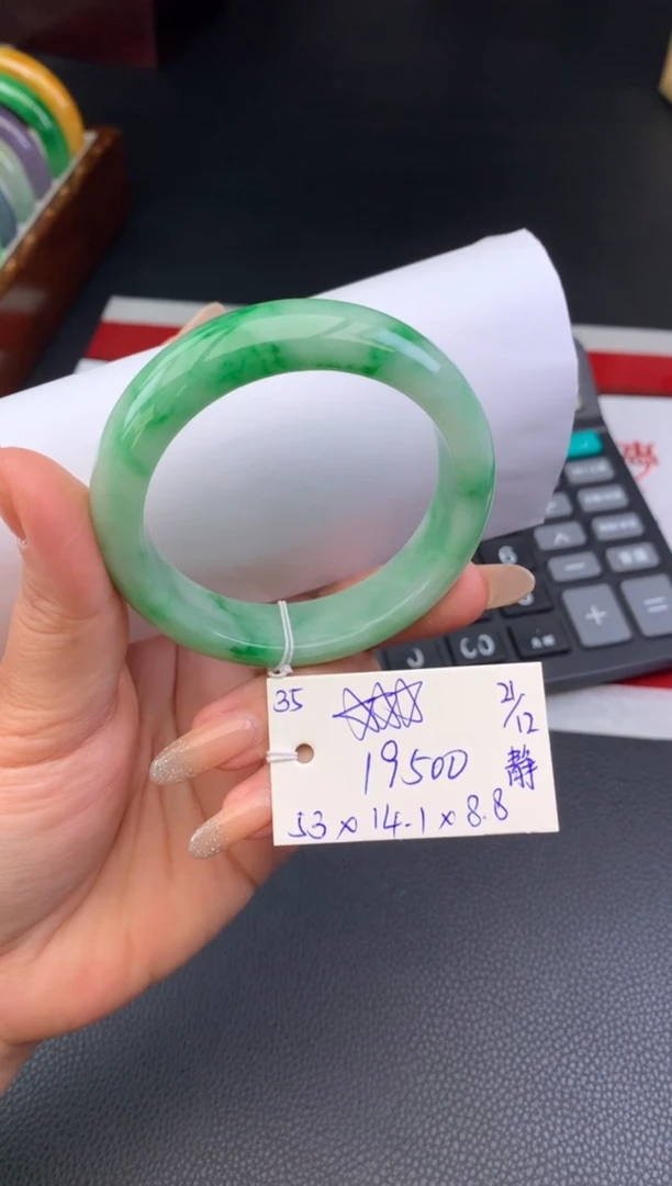 未镶嵌手镯翡翠假一赔三   手镯