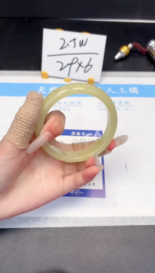 【闪购商品】石英质玉手镯未镶嵌464-62.4