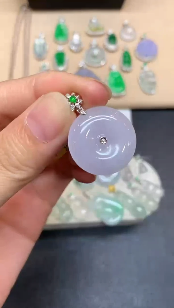 颈饰18K金镶嵌翡翠平安扣【无服务费