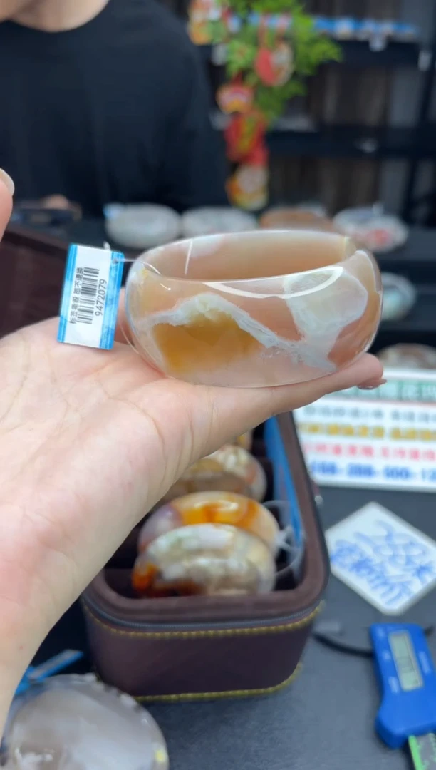 【闪购商品】石英质玉手镯未镶嵌279(62圈)