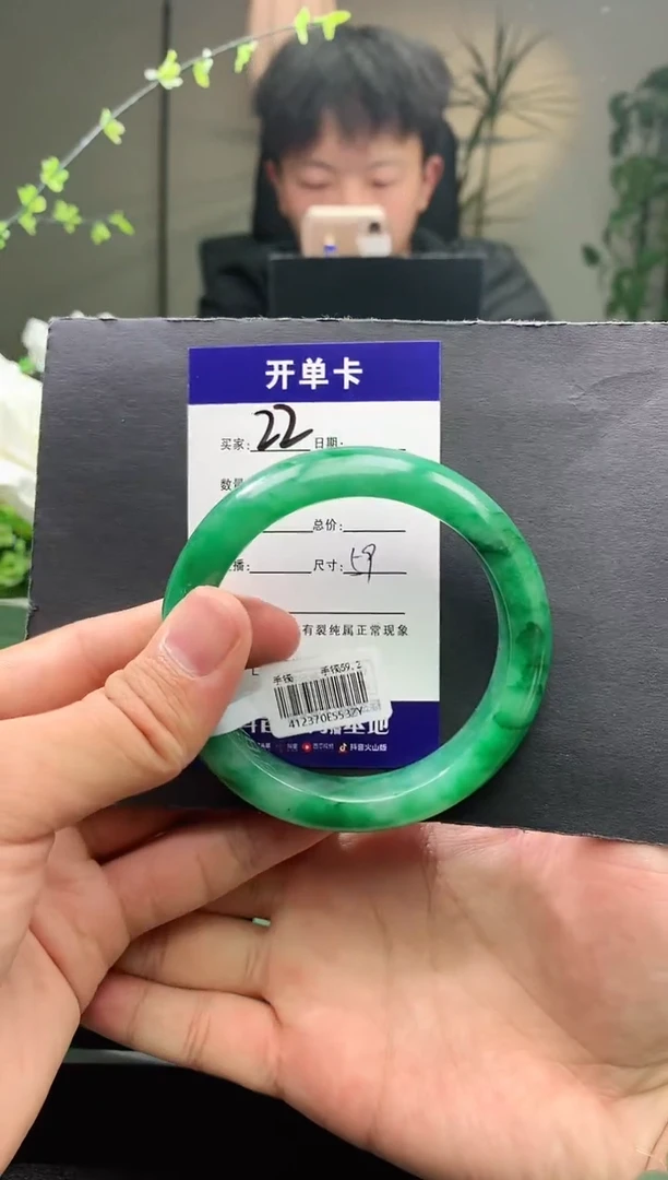 【闪购商品】石英质玉手镯未镶嵌序号22圈口59
