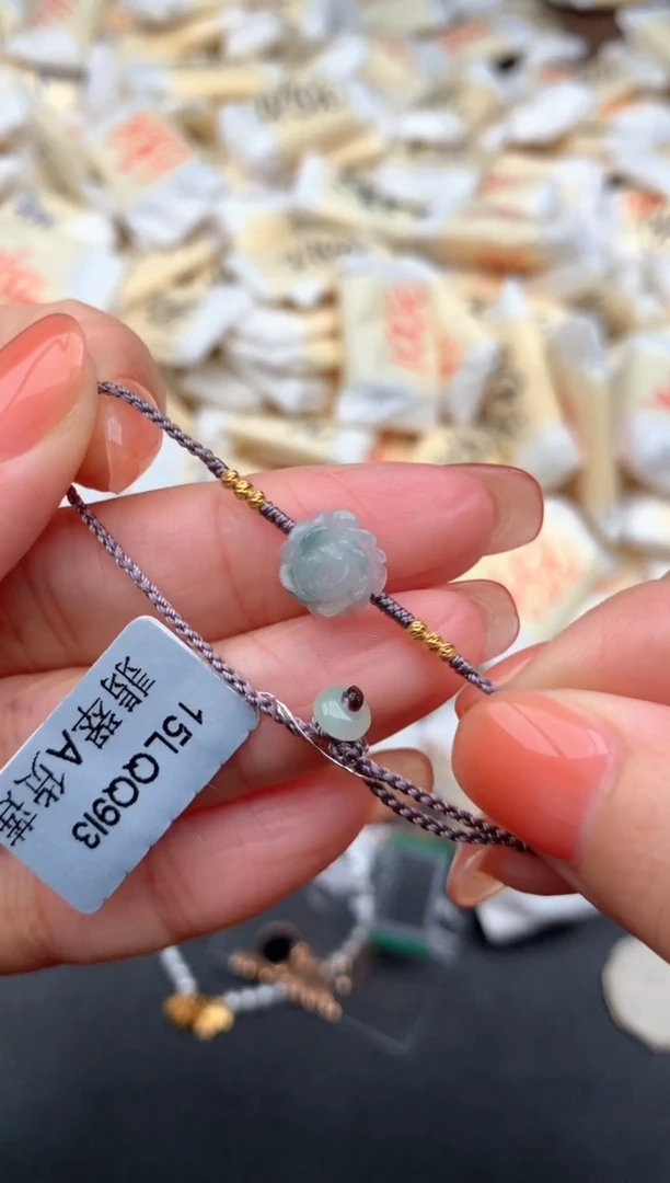 18K金镶嵌挂件翡翠一