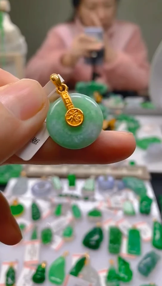 【闪购商品】翡翠颈饰18K金镶嵌天然翡翠A货，一物一证