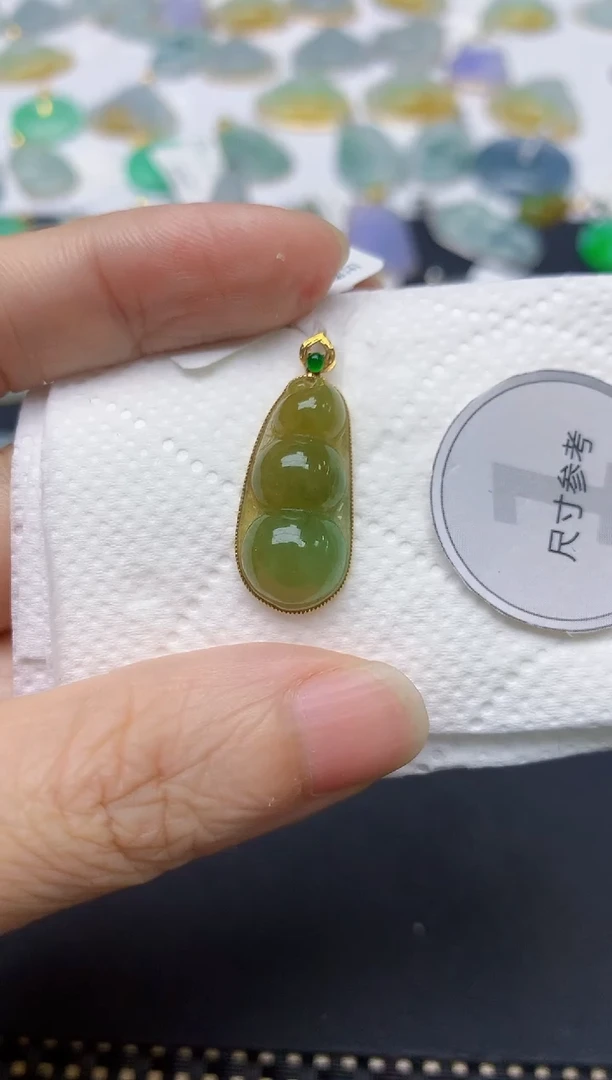 翡翠18K金镶嵌颈饰天然缅甸A货翡翠