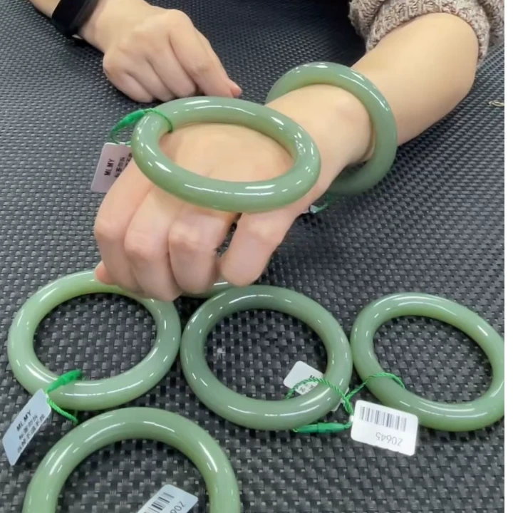 【老郑家】和田玉手镯一支(多样性发1件)