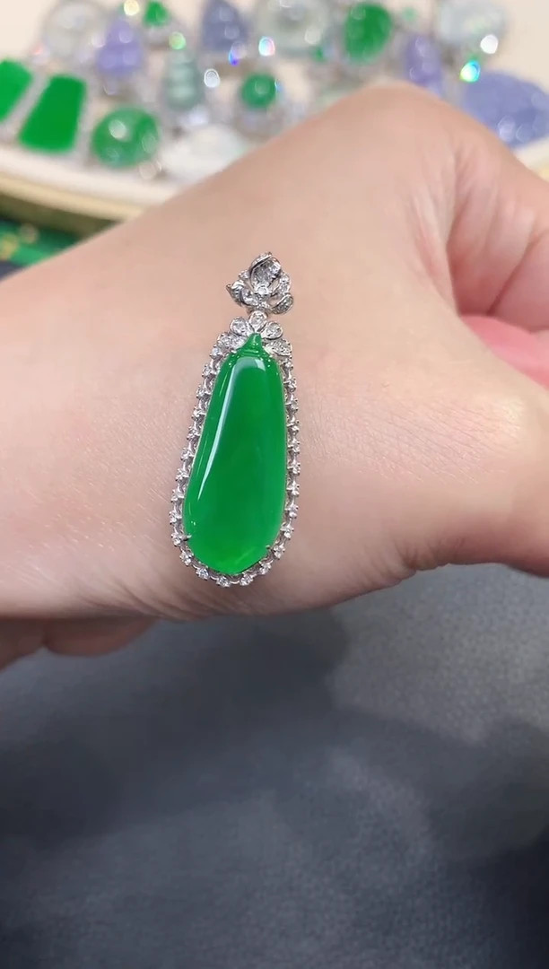 吊坠(不含链)18K金镶嵌翡翠C67