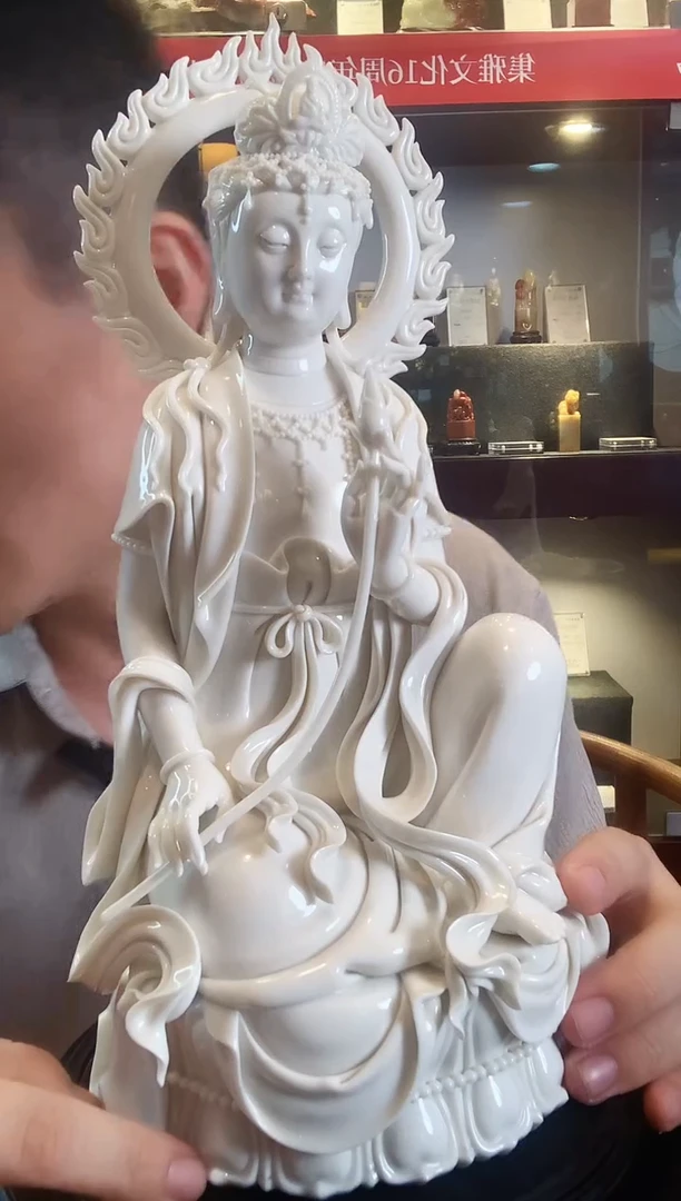 德化白瓷许兴泽老师的持莲佛光观音高度30厘米
