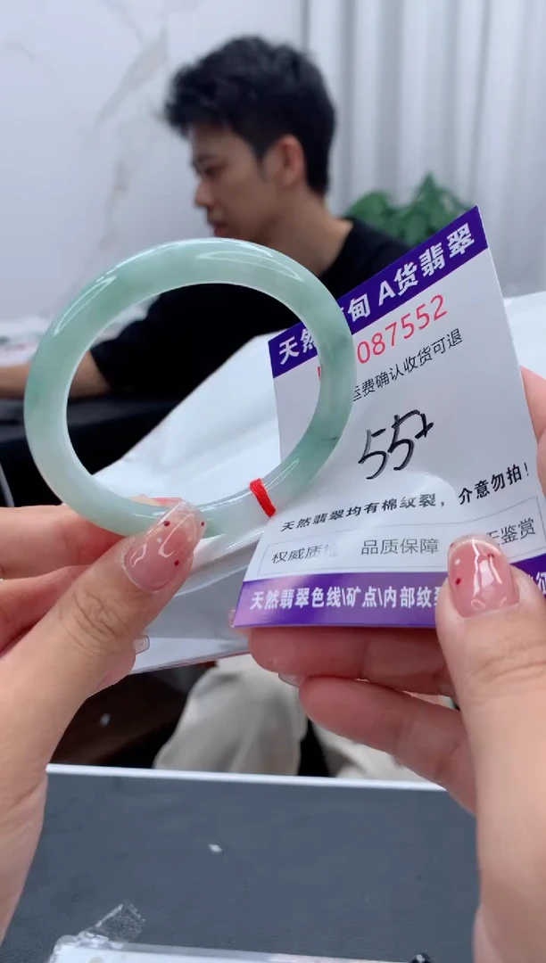 未镶嵌手镯翡翠有纹，完美者勿拍