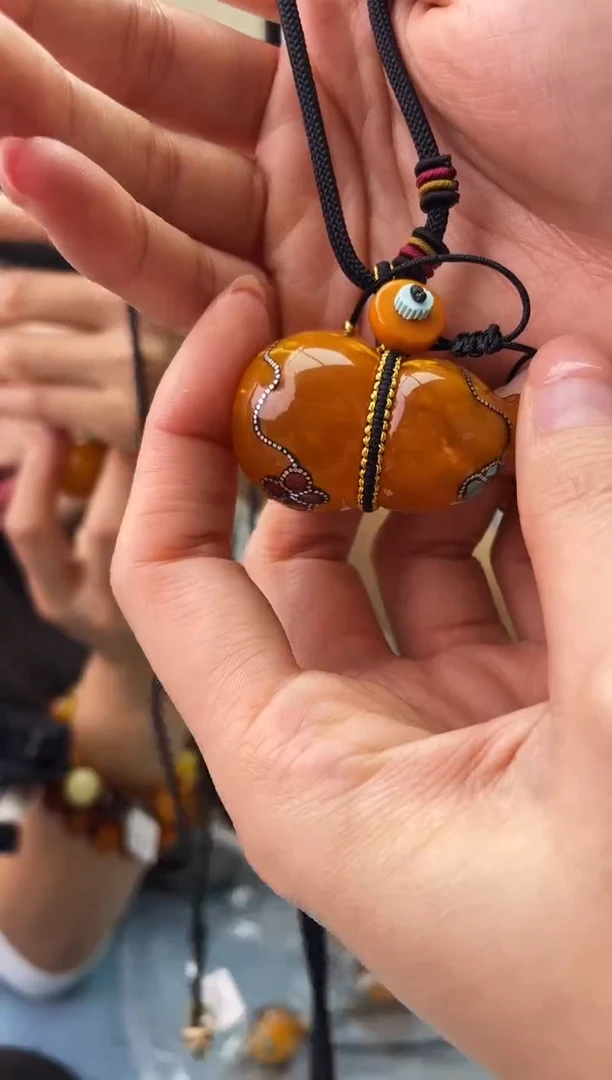 琥珀未镶嵌珠宝奇石T013假一罚十，多样性发一件