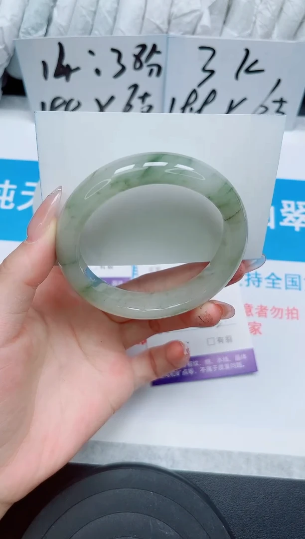 【闪购商品】石英质玉手镯合金42