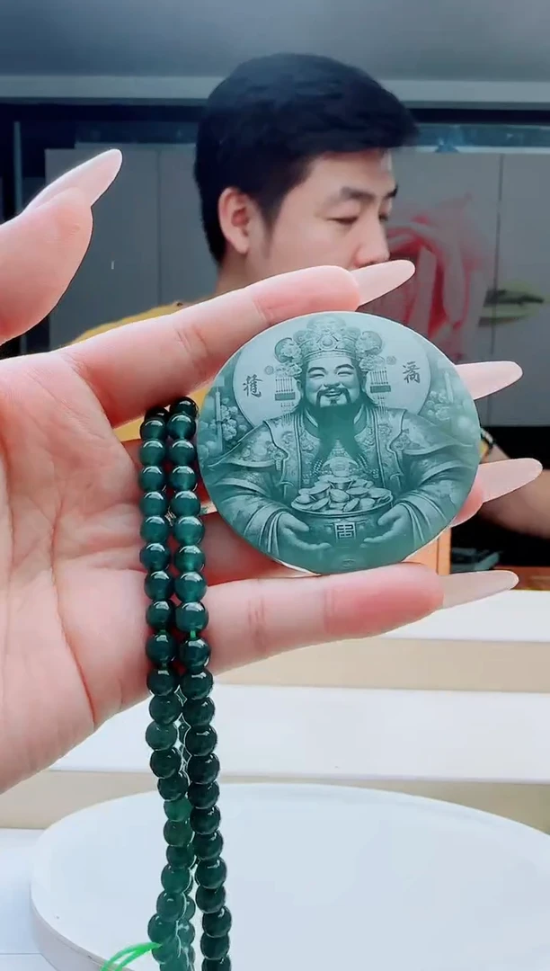 颈饰未镶嵌翡翠多样性发其中一