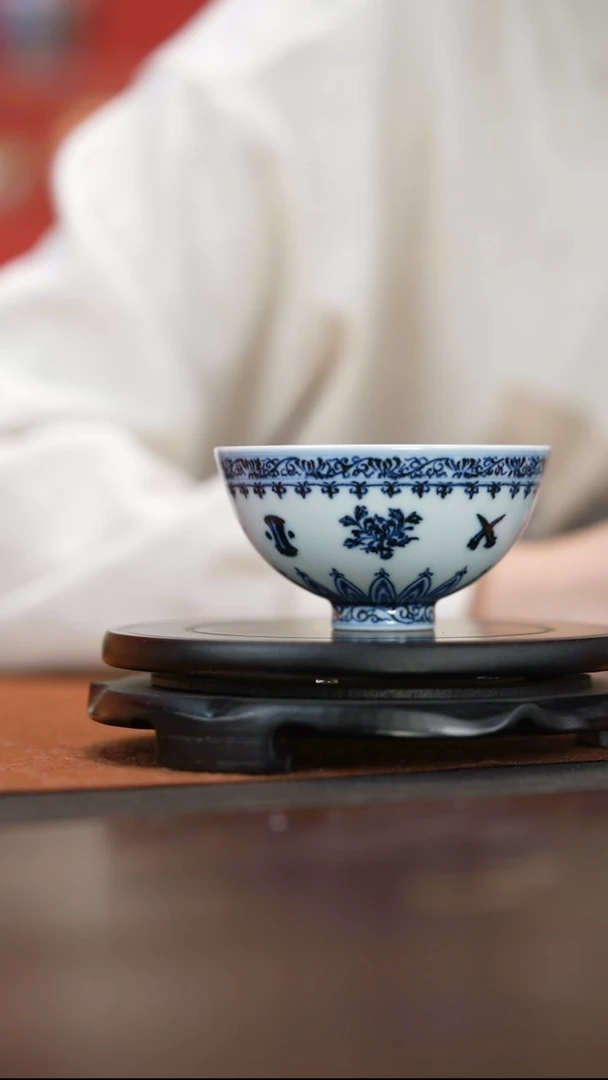 摆件皇窑青花缠枝莲纹鸡心杯