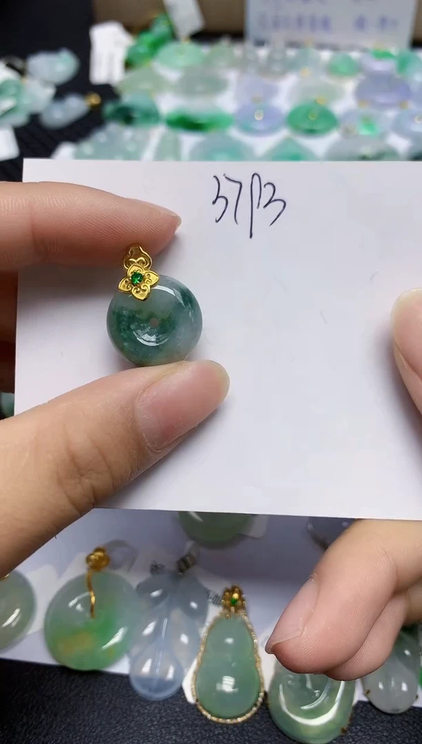 翡翠未镶嵌颈饰天然缅甸翡翠A货