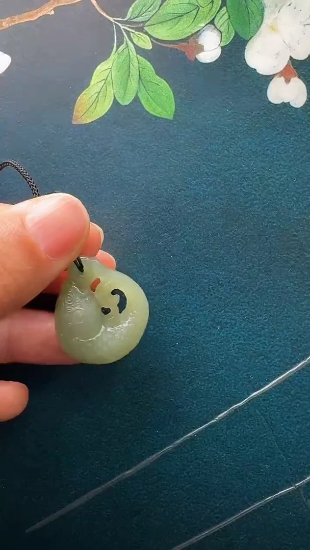 颈饰未镶嵌和田玉吊坠