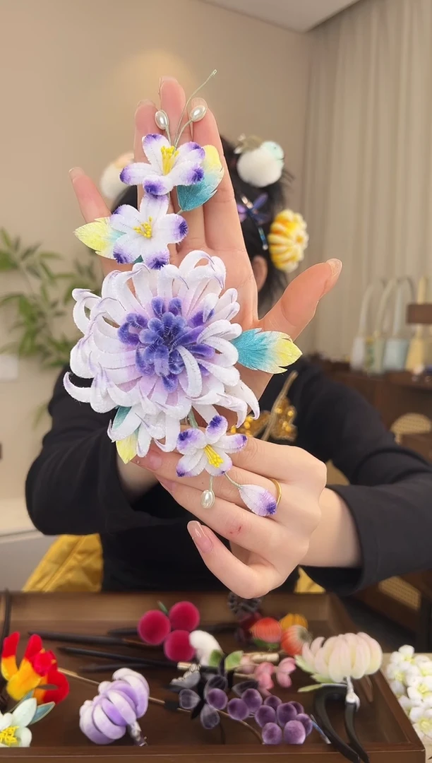 刺绣蝴**?菊花胖绒款边夹