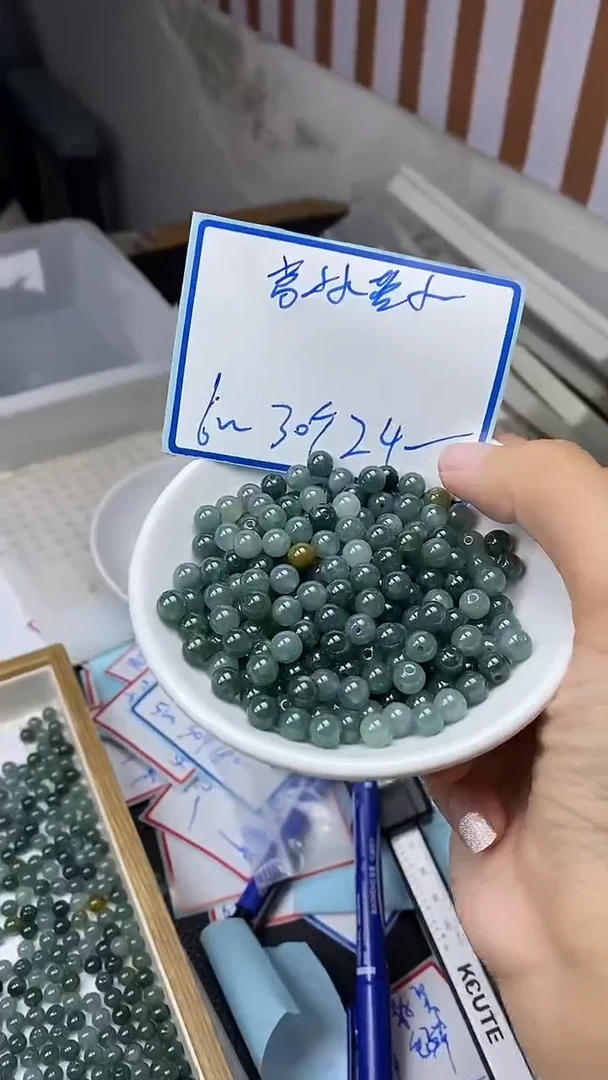 手饰翡翠未镶嵌6696高冰蓝水6mm30颗24元