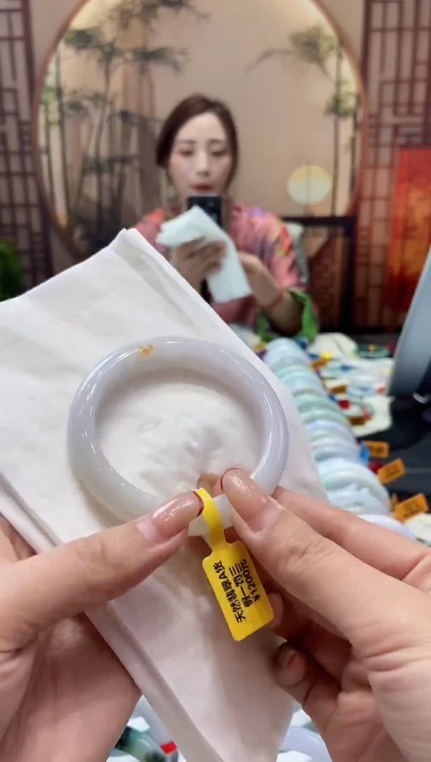 【闪购商品】翡翠手镯未镶嵌000010235