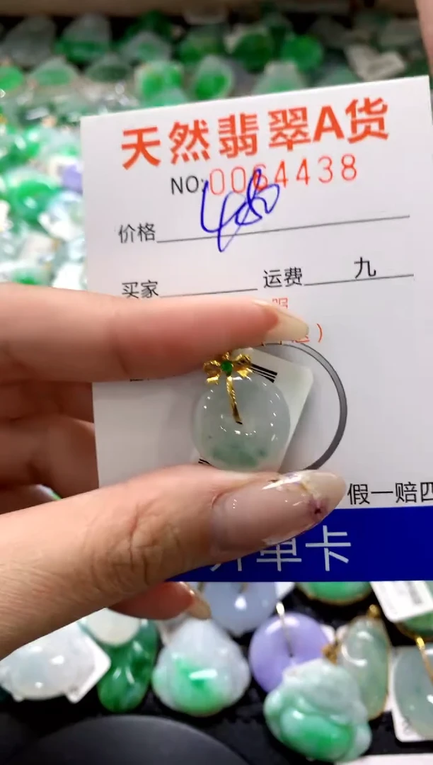 翡翠18K金镶嵌颈饰1111111111111111