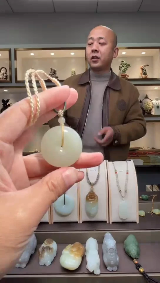 颈饰未镶嵌和田玉苏